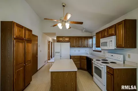4603 W Pendleton Pl, Peoria, IL 61615 photo 6