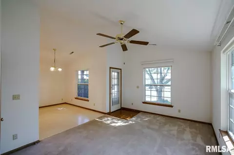 4603 W Pendleton Pl, Peoria, IL 61615 photo 4