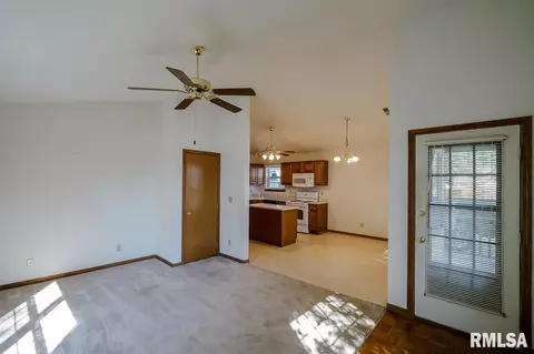 4603 W Pendleton Pl, Peoria, IL 61615 photo 3