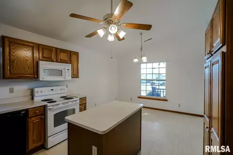 4603 W Pendleton Pl, Peoria, IL 61615 photo 9