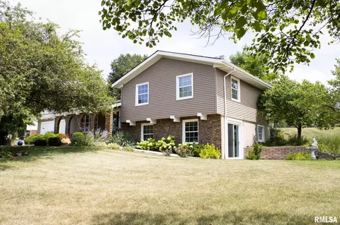 804 Curtis Ct, Eureka, IL 61530 photo 5