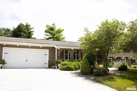 804 Curtis Ct, Eureka, IL 61530 photo 2