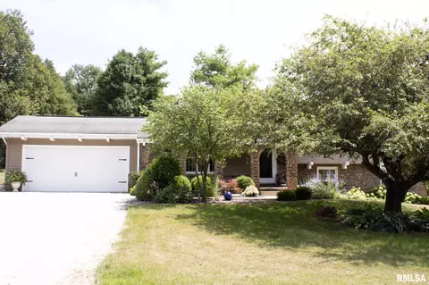 804 Curtis Ct, Eureka, IL 61530 photo 3