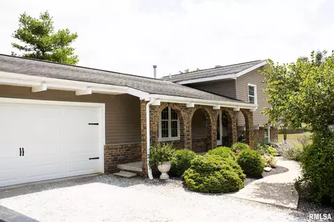 804 Curtis Ct, Eureka, IL 61530 photo 1