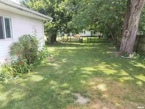 433 N 1st, Canton, IL 61520 photo 35