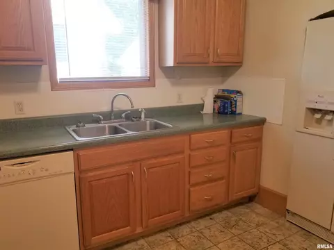 433 N 1st, Canton, IL 61520 photo 4