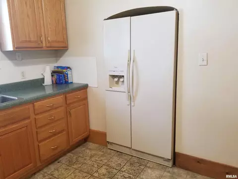 433 N 1st, Canton, IL 61520 photo 5