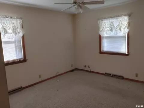 105 N 3rd St, Roanoke, IL 61561 photo 14