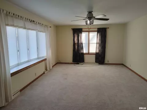 105 N 3rd St, Roanoke, IL 61561 photo 8