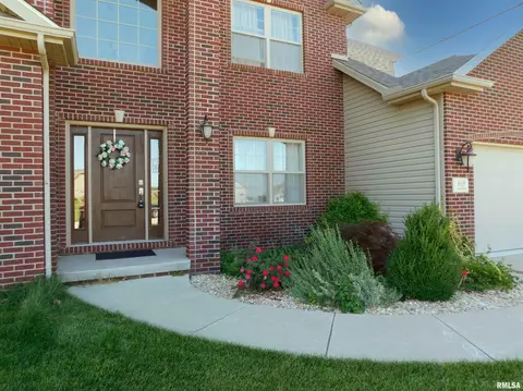 619 S Copperpoint Dr, Dunlap, IL 61525 photo 2