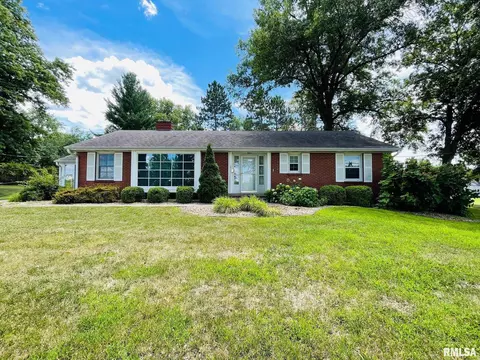 1429 Riverview Dr, Macomb, IL 61455 photo 2