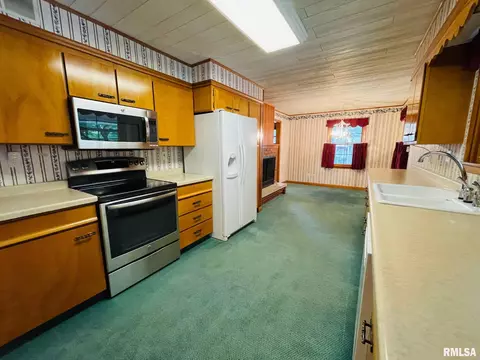 1429 Riverview Dr, Macomb, IL 61455 photo 6
