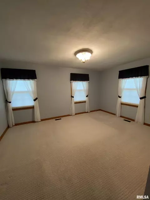 1429 Riverview Dr, Macomb, IL 61455 photo 9