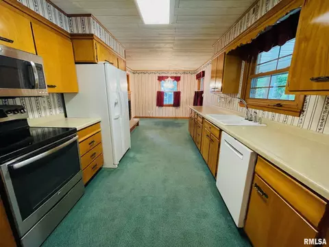 1429 Riverview Dr, Macomb, IL 61455 photo 7