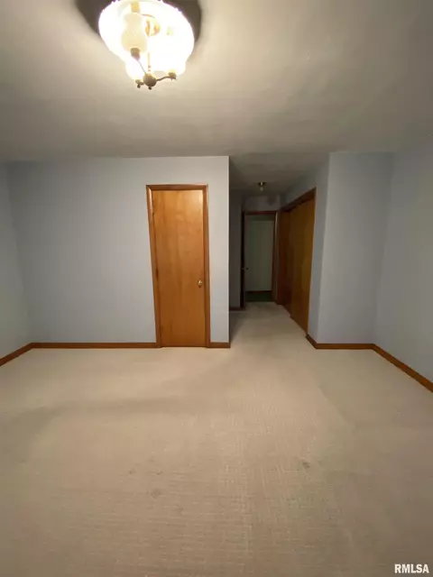1429 Riverview Dr, Macomb, IL 61455 photo 10