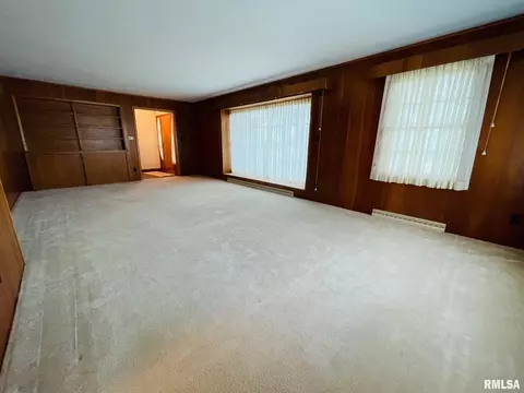 1429 Riverview Dr, Macomb, IL 61455 photo 4