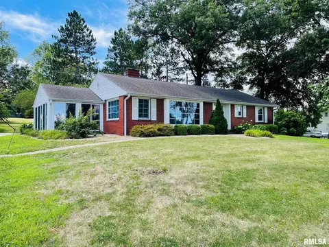 1429 Riverview Dr, Macomb, IL 61455 photo 1