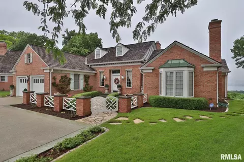 324 E Morningside Dr, Peoria, IL 61614 photo 2