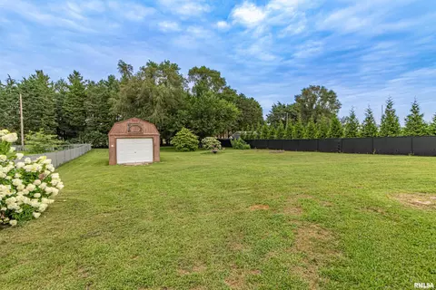 809 Deerfield Dr, Pekin, IL 61554 photo 9
