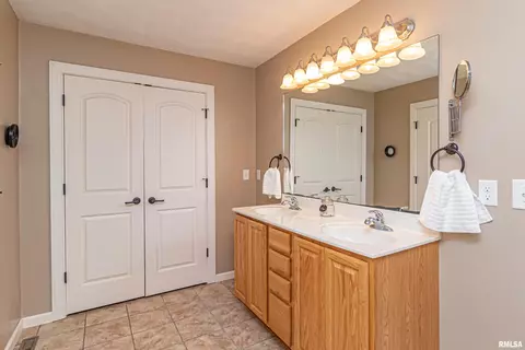 809 Deerfield Dr, Pekin, IL 61554 photo 55