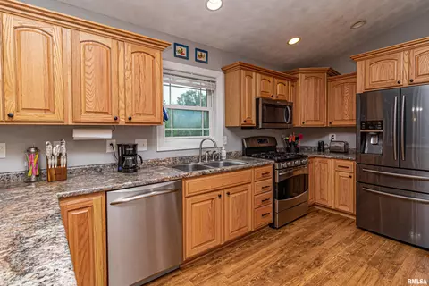 809 Deerfield Dr, Pekin, IL 61554 photo 38