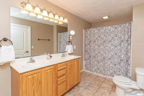 809 Deerfield Dr, Pekin, IL 61554 photo 54