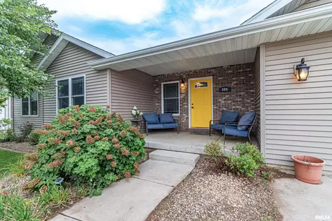 809 Deerfield Dr, Pekin, IL 61554 photo 5