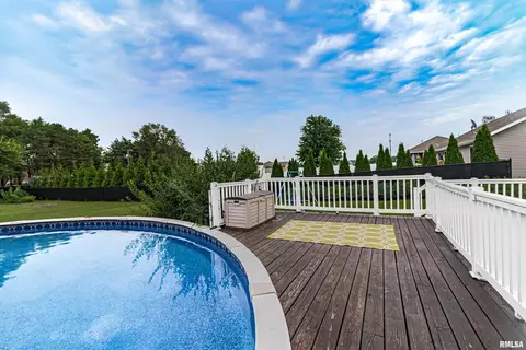 809 Deerfield Dr, Pekin, IL 61554 photo 18