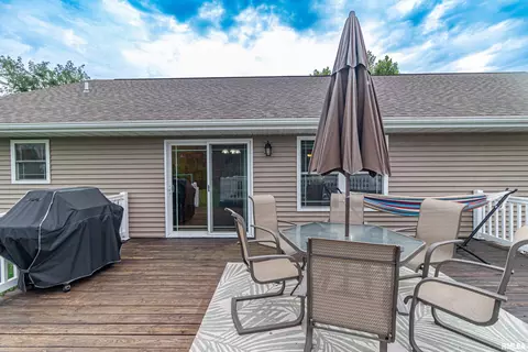 809 Deerfield Dr, Pekin, IL 61554 photo 19