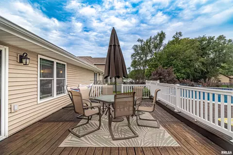 809 Deerfield Dr, Pekin, IL 61554 photo 14