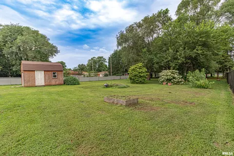 809 Deerfield Dr, Pekin, IL 61554 photo 10
