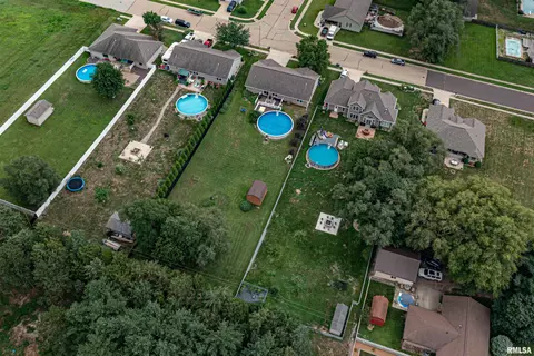 809 Deerfield Dr, Pekin, IL 61554 photo 24