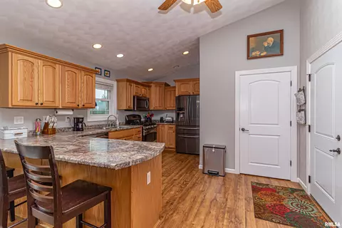 809 Deerfield Dr, Pekin, IL 61554 photo 37