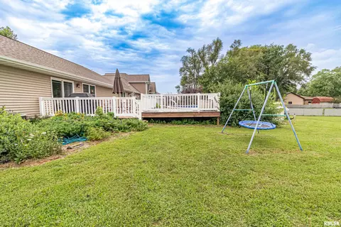 809 Deerfield Dr, Pekin, IL 61554 photo 12