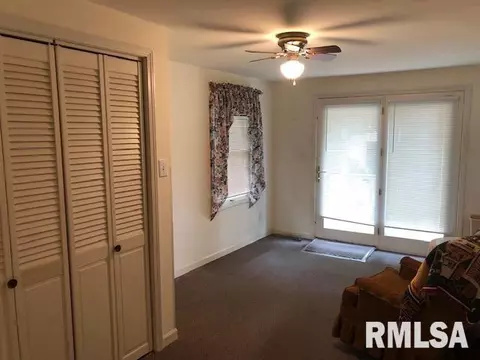 834 E Chestnut St, Canton, IL 61520 photo 16