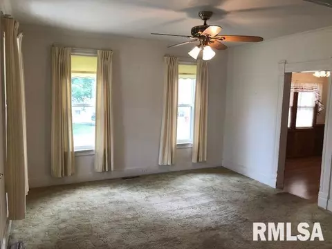 834 E Chestnut St, Canton, IL 61520 photo 7