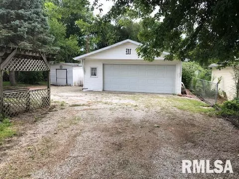 834 E Chestnut St, Canton, IL 61520 photo 2