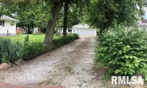 834 E Chestnut St, Canton, IL 61520 photo 25