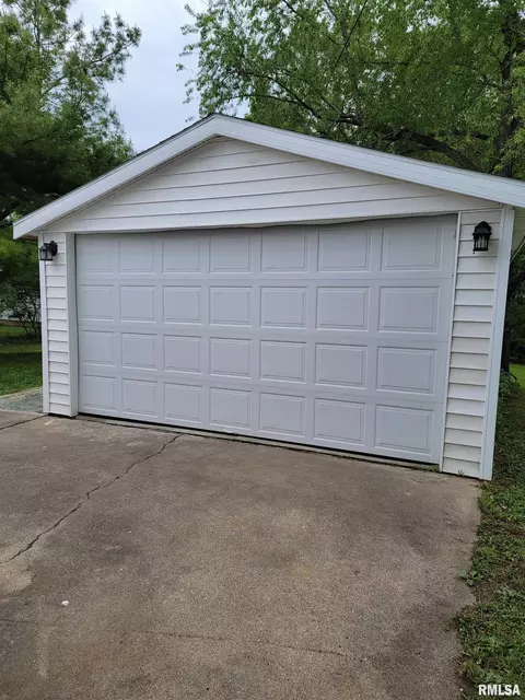 320 Cass Pl, Canton, IL 61520 photo 32