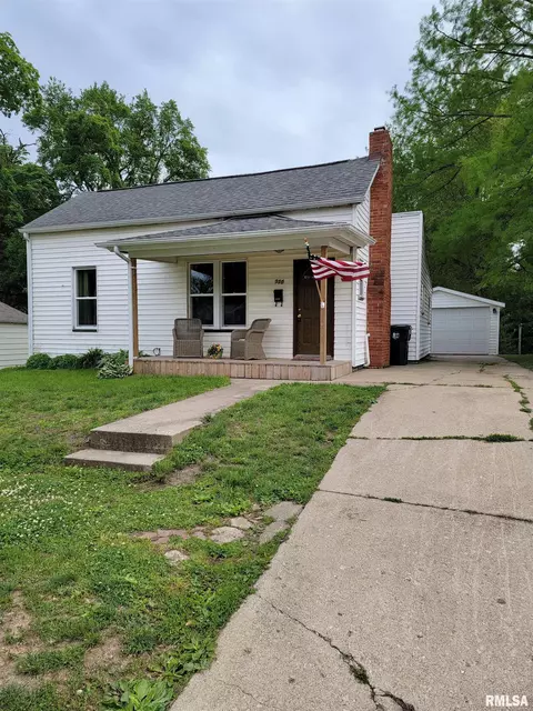 320 Cass Pl, Canton, IL 61520 photo 3