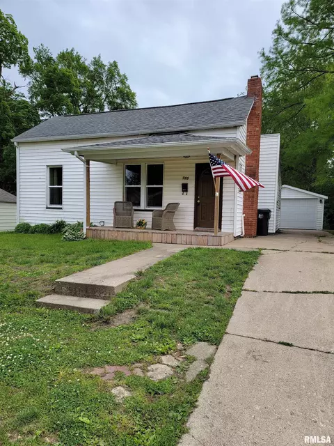 320 Cass Pl, Canton, IL 61520 photo 1