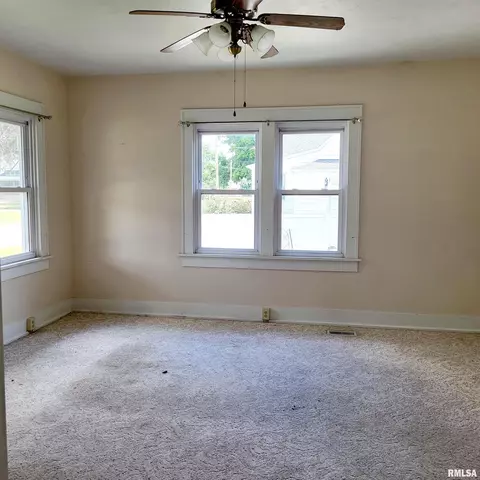 60 E Cherry St, Canton, IL 61520 photo 9