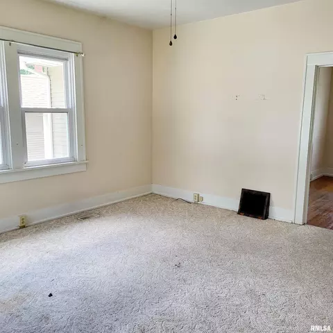60 E Cherry St, Canton, IL 61520 photo 7
