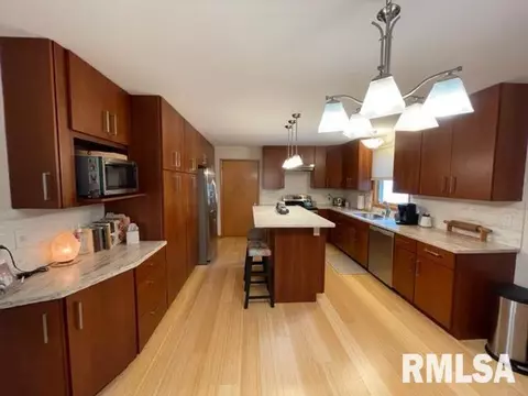 908 Pennyoaks Dr, Macomb, IL 61455 photo 10