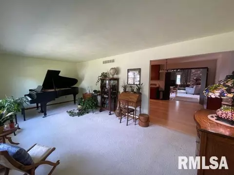 908 Pennyoaks Dr, Macomb, IL 61455 photo 6