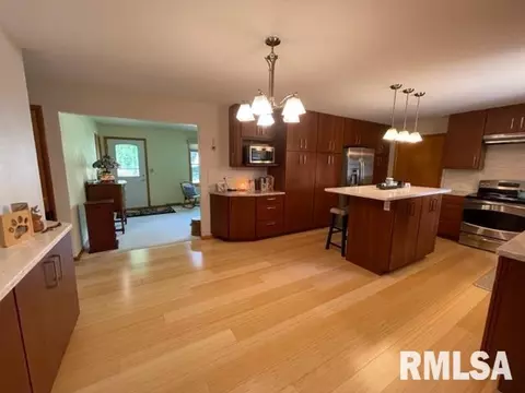 908 Pennyoaks Dr, Macomb, IL 61455 photo 9