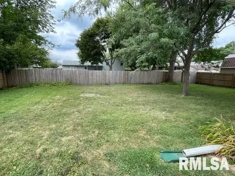 908 Pennyoaks Dr, Macomb, IL 61455 photo 30