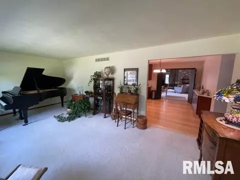 908 Pennyoaks Dr, Macomb, IL 61455 photo 8
