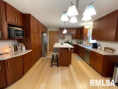 908 Pennyoaks Dr, Macomb, IL 61455 photo 11