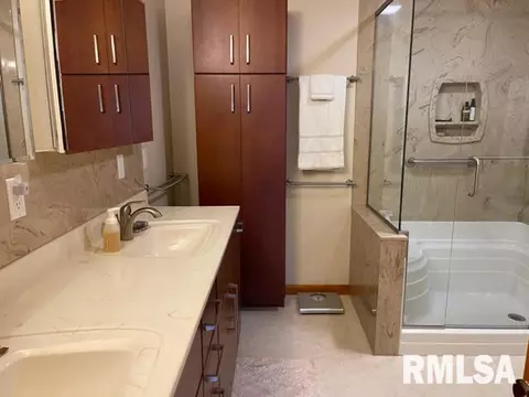 908 Pennyoaks Dr, Macomb, IL 61455 photo 23
